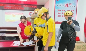 霞山区工农街道工会委员会开展新业态劳动者集中入会慰问活动