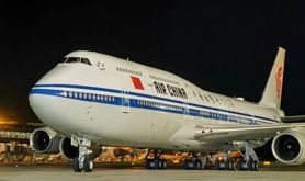 习近平主席抵达塞尔维亚 武契奇总统亲赴机场迎接