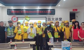 霞山区解放街道工会开展新就业形态劳动者集中入会活动