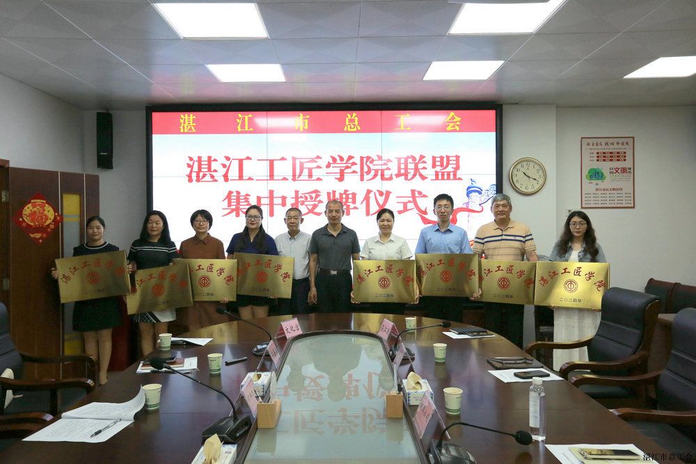 8e70e9d5e27c4b239a4bd7c15c49a712.jpg 8e70e9d5e27c4b239a4bd7c15c49a712.jpg