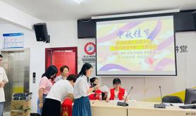 霞山区解放街道工会开展“猜灯谜迎中秋”活动