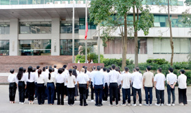 湛江市总工会举行庆祝新中国成立75周年升国旗仪式