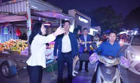 湛江市总工会领导到雷州市开展“平安夜访”活动