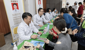 岭南师范学院工会开展“药香传情，健康相伴”合理用药教育宣传活动