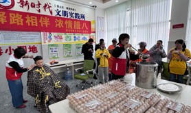 建设街道文化站工会驿站开展 “驿路相伴，浓情腊八”系列慰问活动