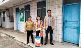 徐闻县前山镇工会开展春节慰问困难职工活动