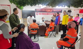 霞山区椹川南社区工会驿站开展爱心义剪公益慰问活动