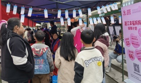 坡头区总工会开展普法宣传活动