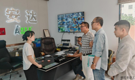 吴川市博铺街道工会开展企业走访宣传活动