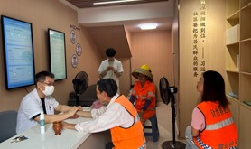 霞山区新园街道银苑社区工会驿站开展“关爱老党员”主题活动