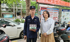 霞山区友谊街道建新社区工会爱心驿站开展新就业形态劳动者入会活动