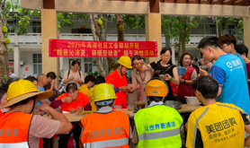 霞山区海港社区工会驿站开展端午温情活动