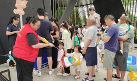 霞山区文登社区工会驿站开展“迎端午、庆六一”主题活动