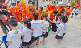 霞山区新园街道工会开展垃圾分类活动