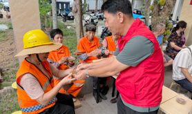 霞山区海港社区工会驿站开展庆“七一”主题活动