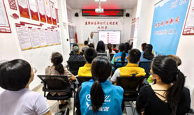 霞山区友谊街道建新社区工会驿站开展民法典普法宣传活动