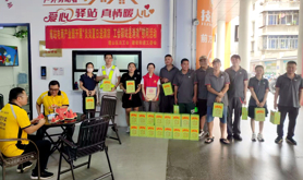 霞山区南站电商产业园工会驿站开展夏日送清凉慰问活动