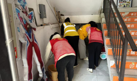 霞山区保利社区工会驿站开展环境卫生整治行动