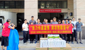 霞山区建设街道文化站工会驿站开展爱心义剪活动