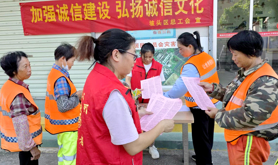 坡头区总工会开展信用宣传活动