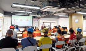 赤坎区滨海社区工会驿站开展户外劳动者义诊行动暨《中华人民共和国工会法》宣传活动