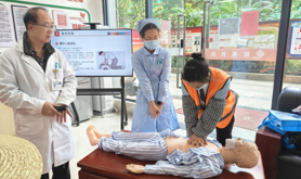 新园街道银苑社区工会驿站开展“安全护航・暖心相聚”关爱活动