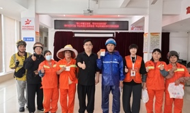 赤坎区总工会联合中山街道工联会开展“爱心早餐送温暖，学法守法更和谐”主题关爱活动