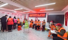 霞山区新园街道文登社区工会驿站开展环卫工人关爱活动