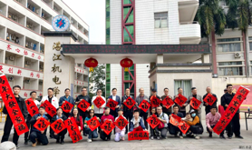 湛江机电学校工会开展迎春送福春联义写活动