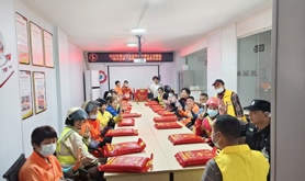 霞山区友谊街道办事处工会驿站开展新春慰问活动