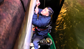 大唐雷州发电公司成功营救两名受困渔民