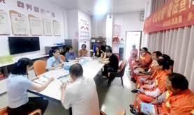赤坎区总工会联合区司法局及环卫处工会开展普法宣传活动
