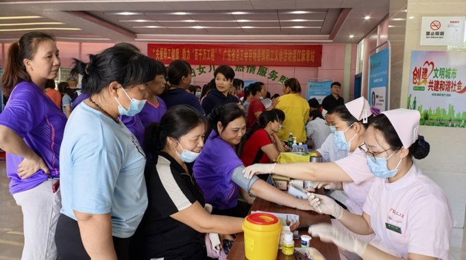 “关爱职工健康 助力‘百千万工程’”广东省总工会百场县镇职工义诊活动走进麻章