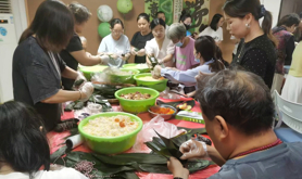 坡头区总工会联合多单位开展端午主题活动