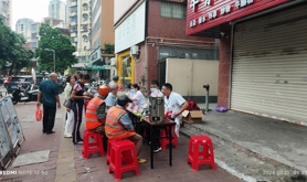 霞山区友谊街道建新社区工会驿站开展新业态劳动者健康服务活动